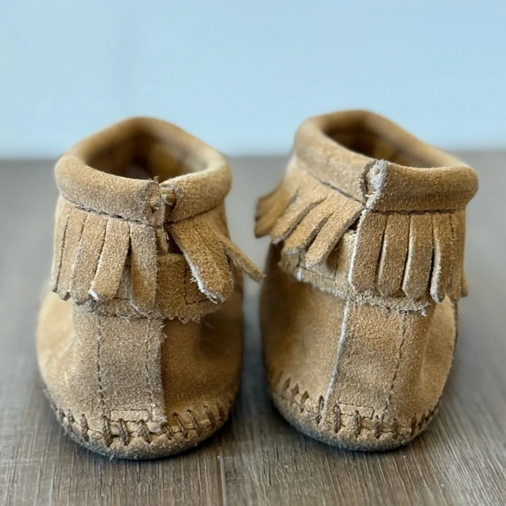 Minnetonka Toddler Kids Tan Suede Leather Moccasins with Fringe
